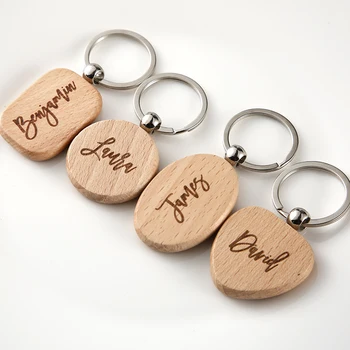 Изработена по поръчка выгравированная верига ключове имена сватбени услуги дървена ключът - Персонални дървена верига ключове на сърцето - Обичай подаръци за подарък, сватбени услуги