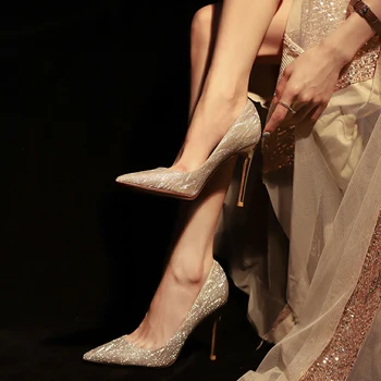 Луксозни Дамски обувки-лодка със Златни пайети, Колекция от 2023 година, Пролетта Вечерни сватбени обувки на Висок Ток с остър пръсти, Дамски Дизайнерски обувки на висок ток