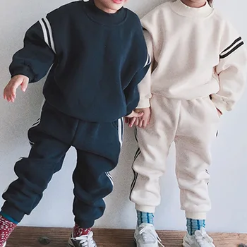 Корейският зимен нов детски костюм, луксозен, мек вълнен плат спортен дреха в стил мозайка за почивка, комплект от две части, дрехи за момчета, облекла за момичета